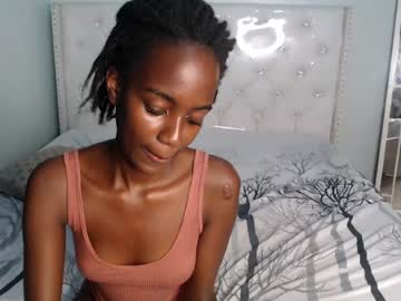 ebonypetitequee